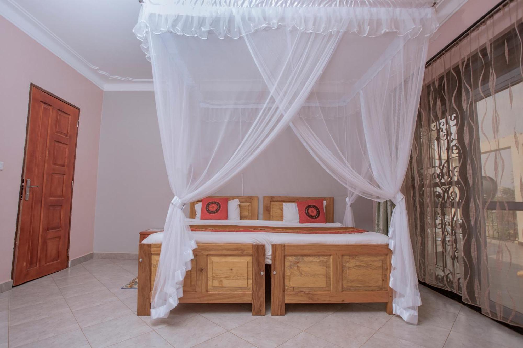 Fort Portal Silver Oaks Hotel Boma מראה חיצוני תמונה