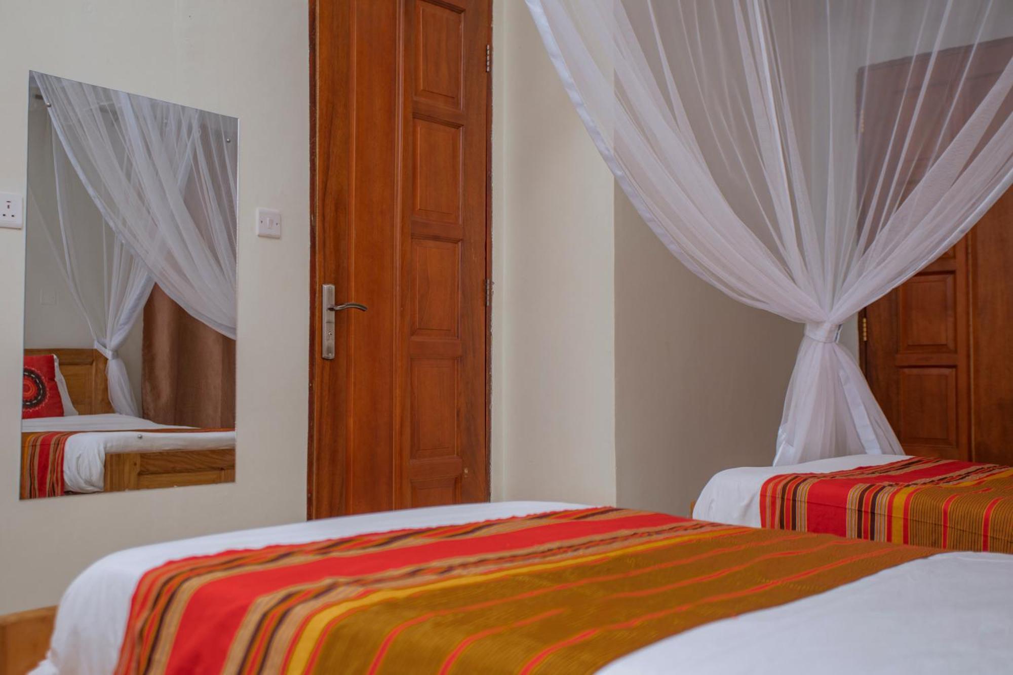 Fort Portal Silver Oaks Hotel Boma מראה חיצוני תמונה