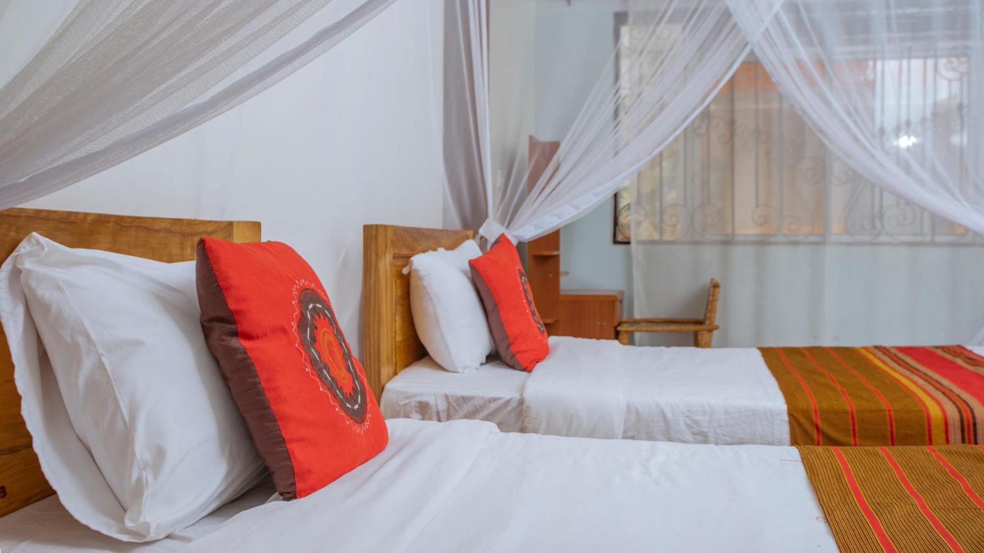 Fort Portal Silver Oaks Hotel Boma מראה חיצוני תמונה