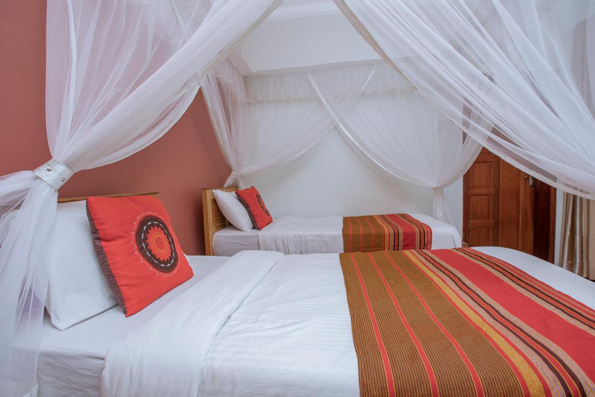 Fort Portal Silver Oaks Hotel Boma מראה חיצוני תמונה