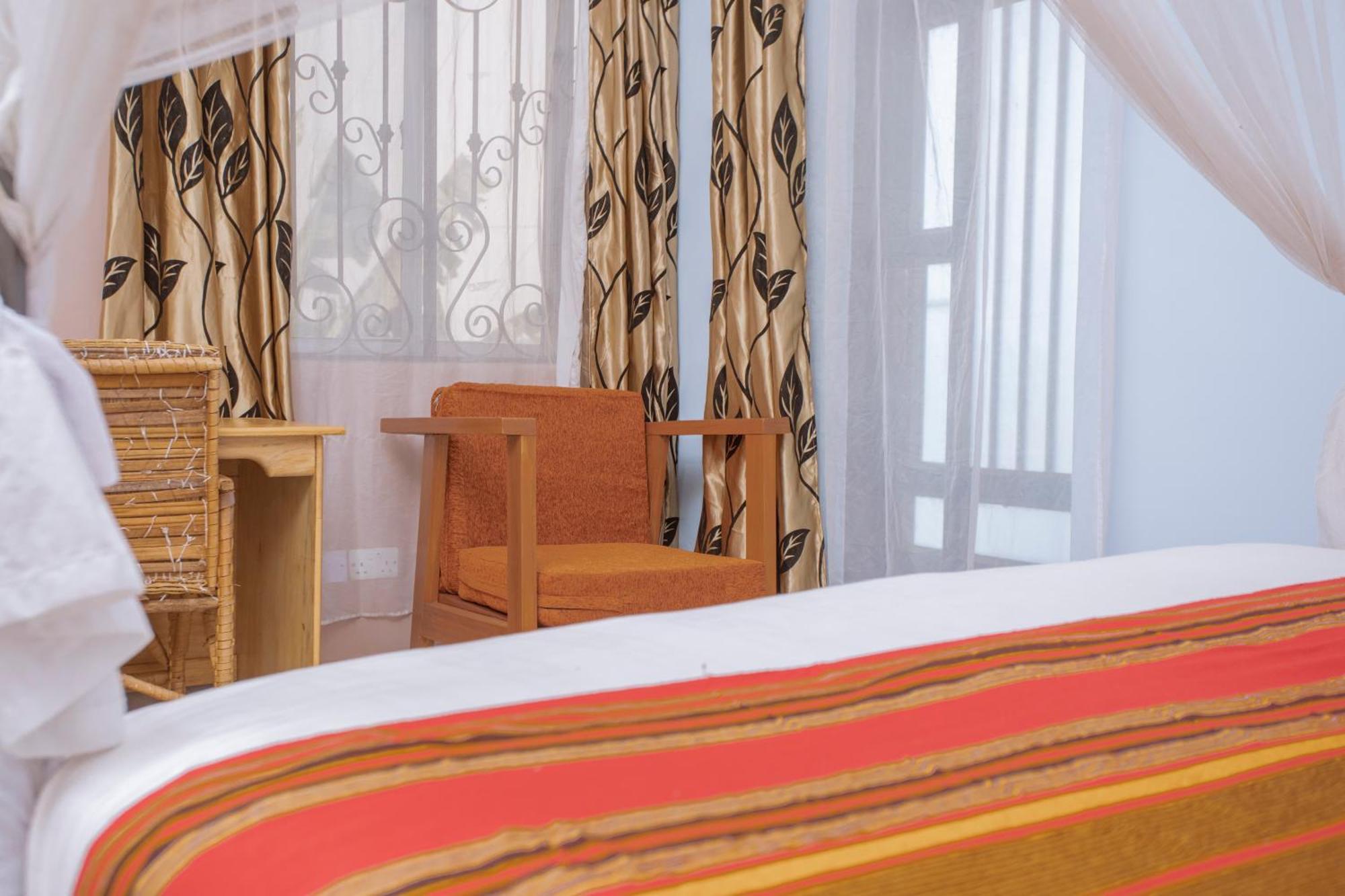 Fort Portal Silver Oaks Hotel Boma מראה חיצוני תמונה