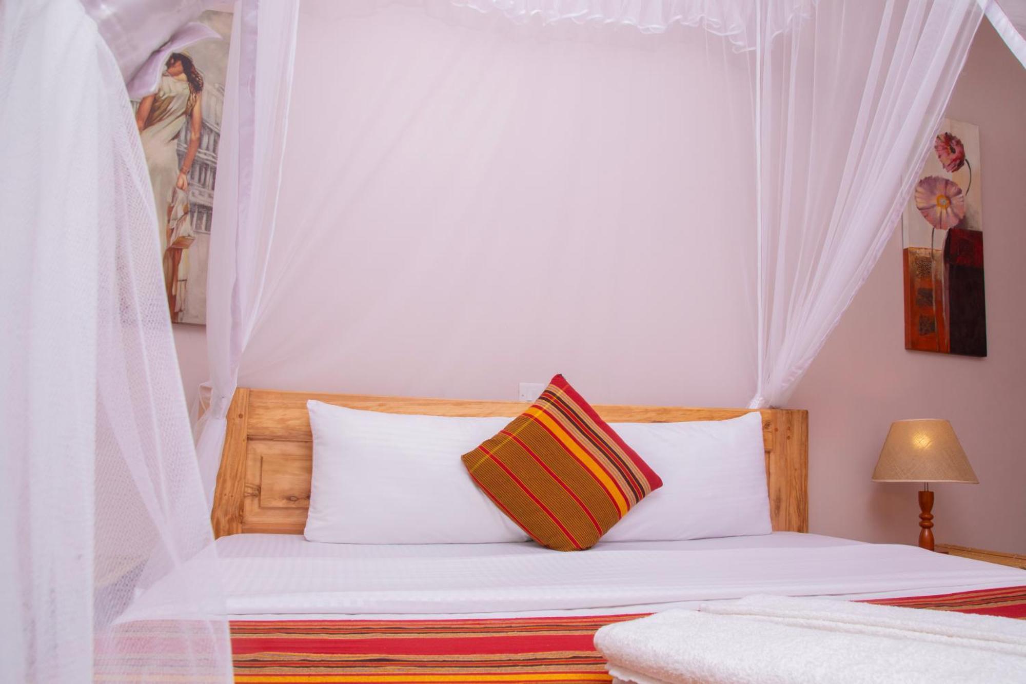 Fort Portal Silver Oaks Hotel Boma מראה חיצוני תמונה